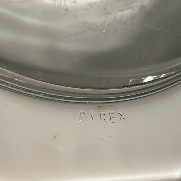 Mid-Century Vintage Pyrex Town & Country Divided Casserole Dish w/ Lid - Picture 8 of 16